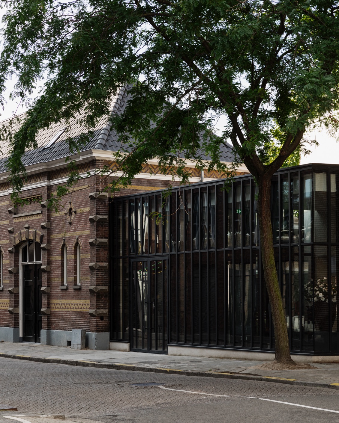 005 Kazerne Building