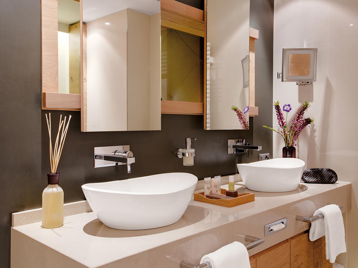 Giardino Mountain Small Suite South V2 R 03