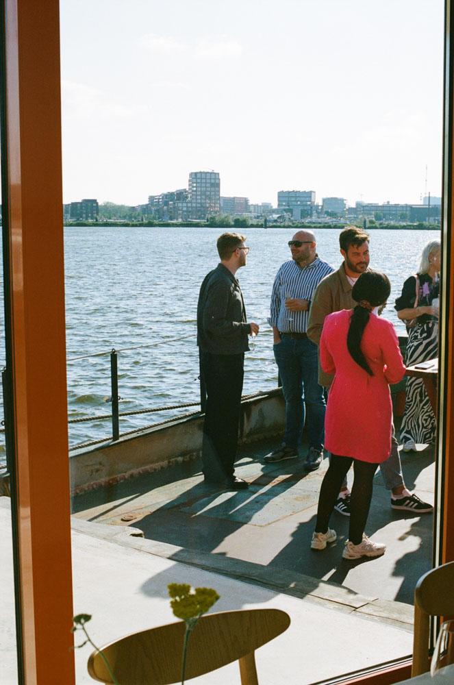 DH24 CE Amsterdam Travelpro12