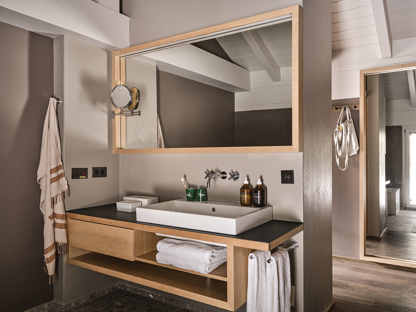 Cervo Mountain Resort Alpinist Roof L R 04