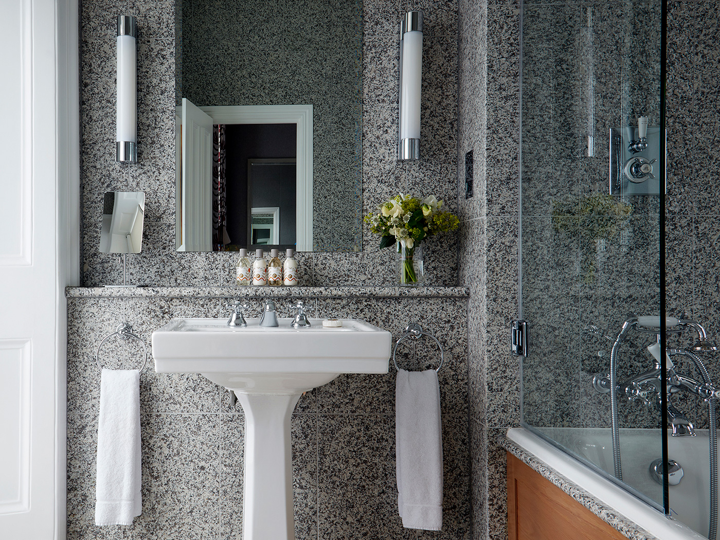 Number Sixteen Sumner Room R V2 04