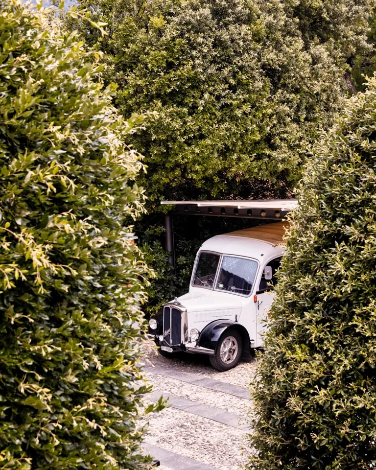 007 Giardino Group Bus