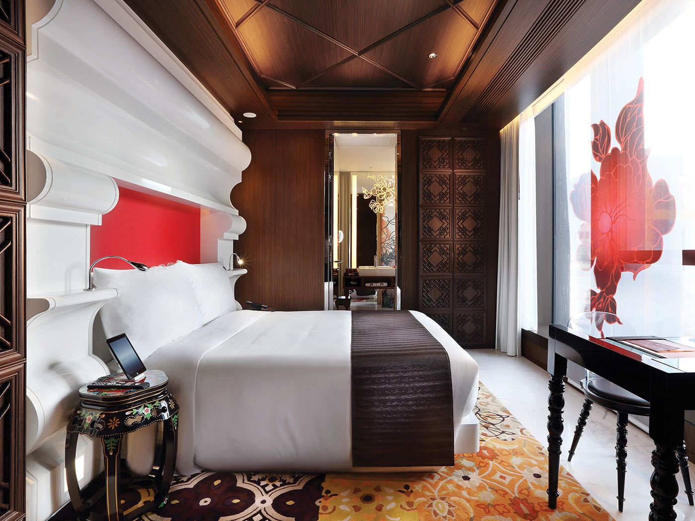 Mira Moon New Moon Queen R 01