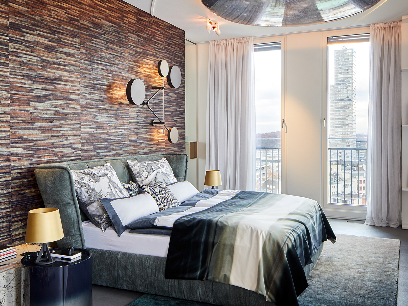 Qvest Penthouse R 03