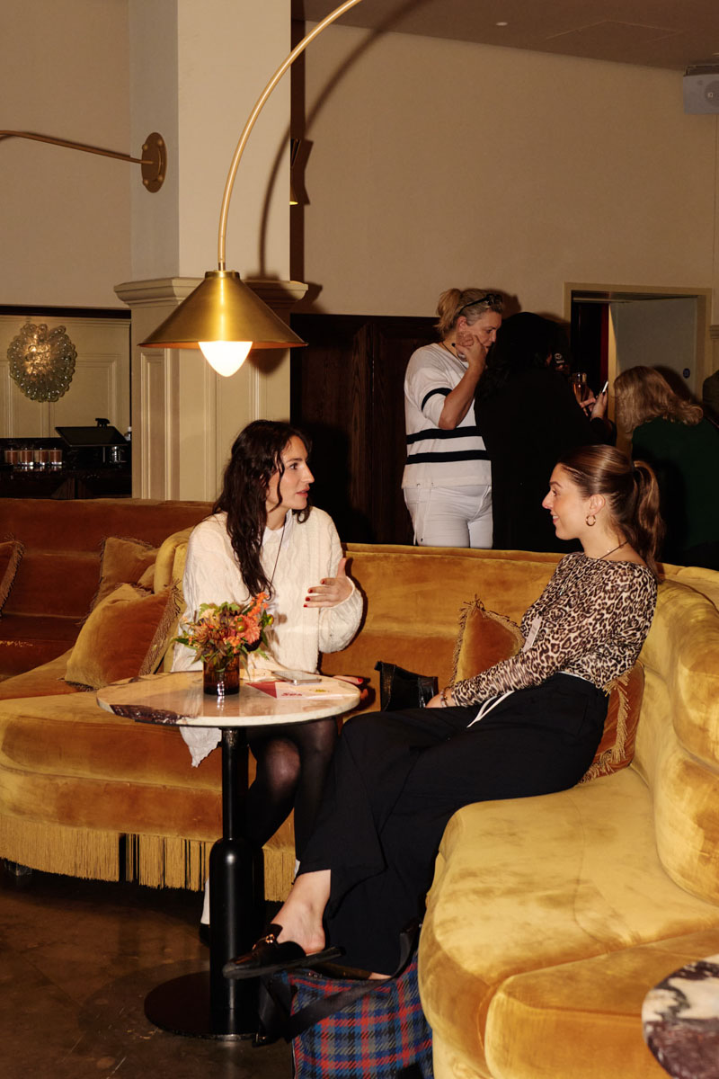 DH24 SALES S London Travelpro 10