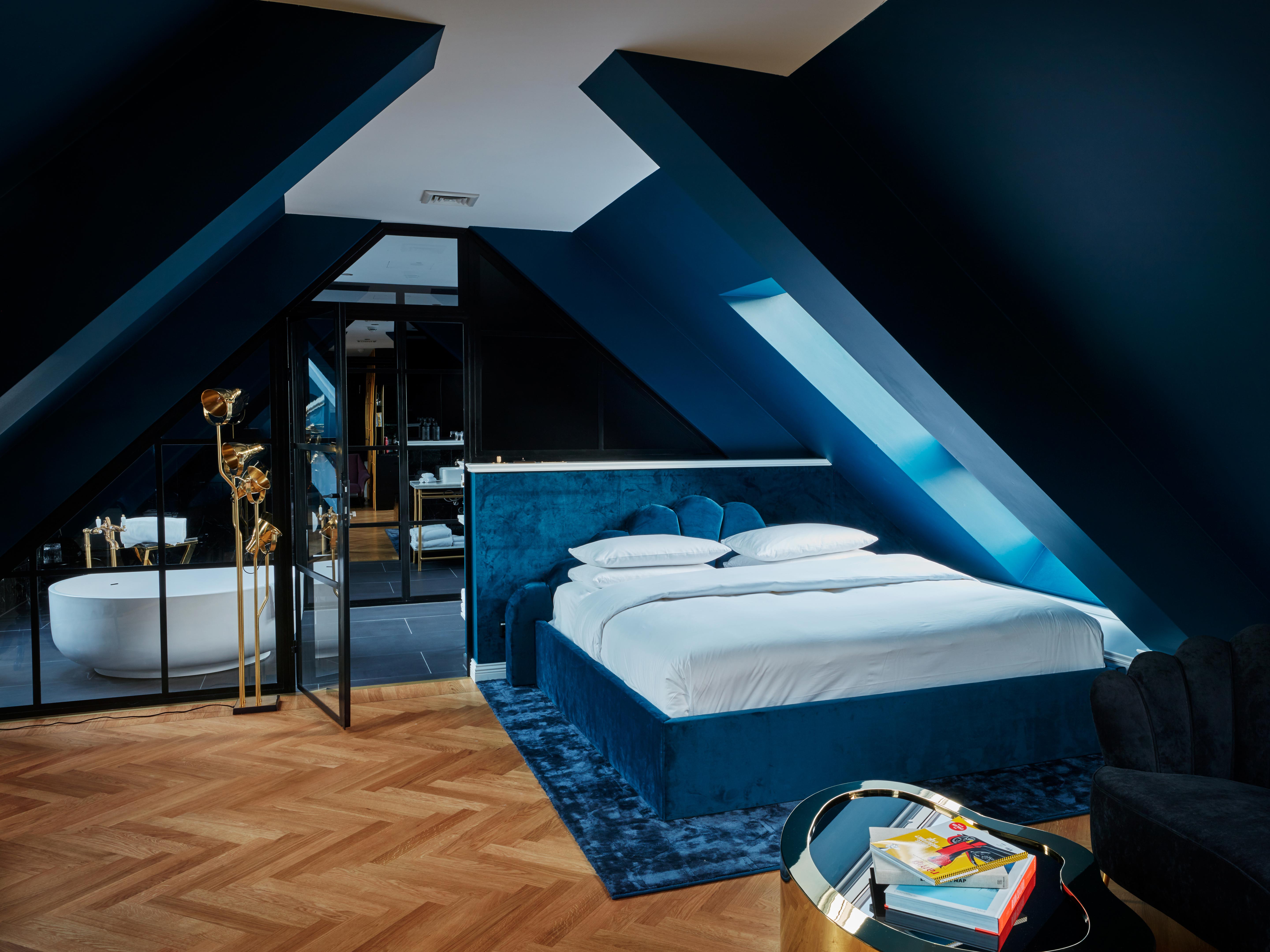 Maison Suite, Provocateur