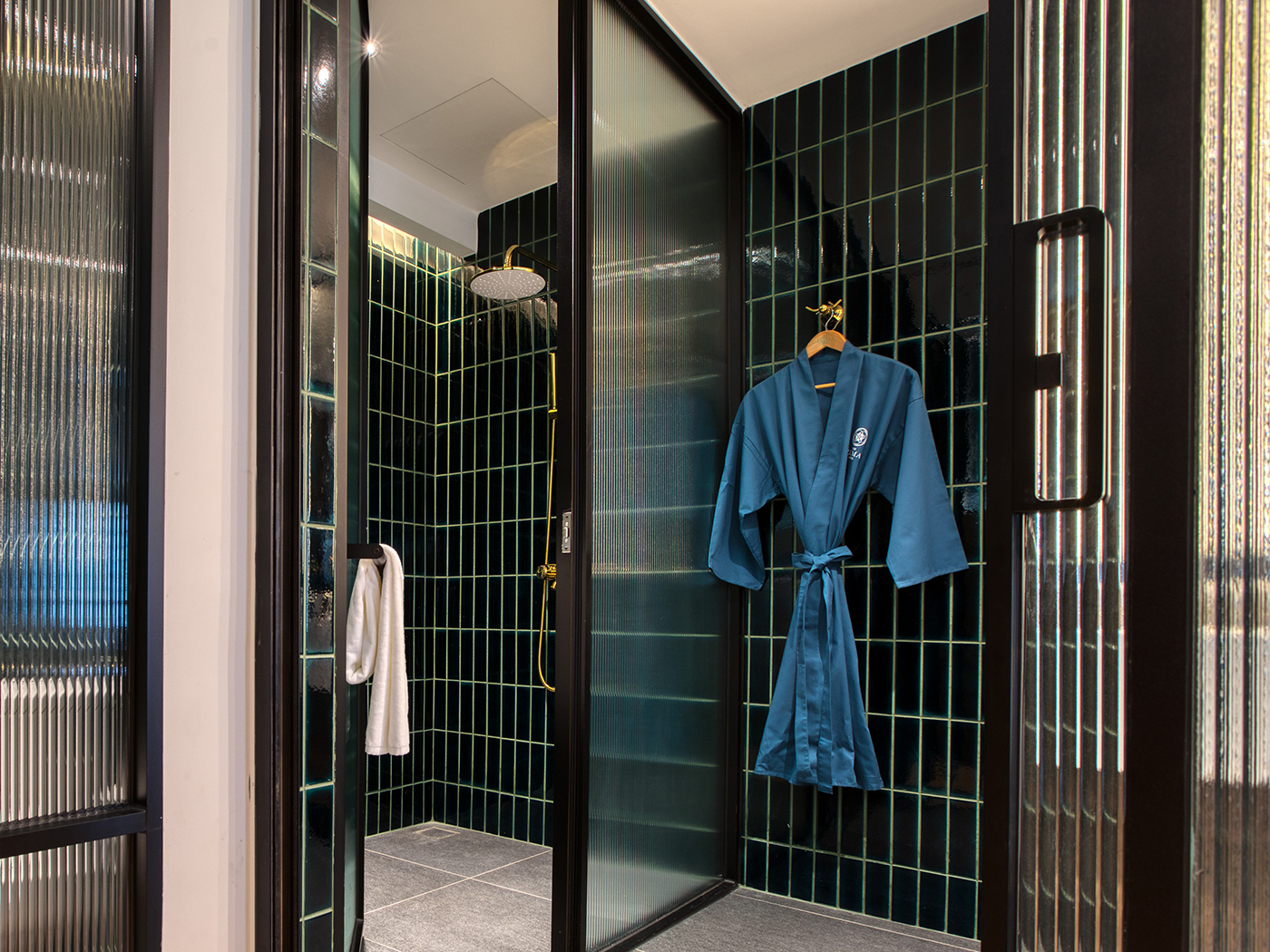 The Luma Family Extraordinary Suite R 04