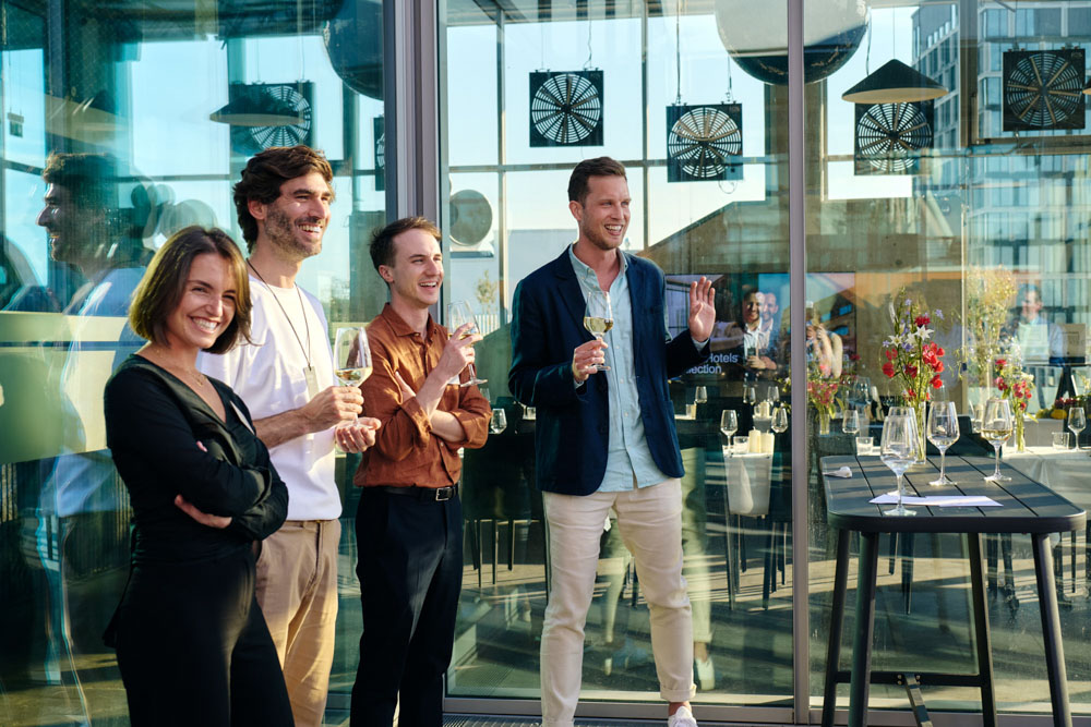 DH24 SALES CE Munich Travelpro18