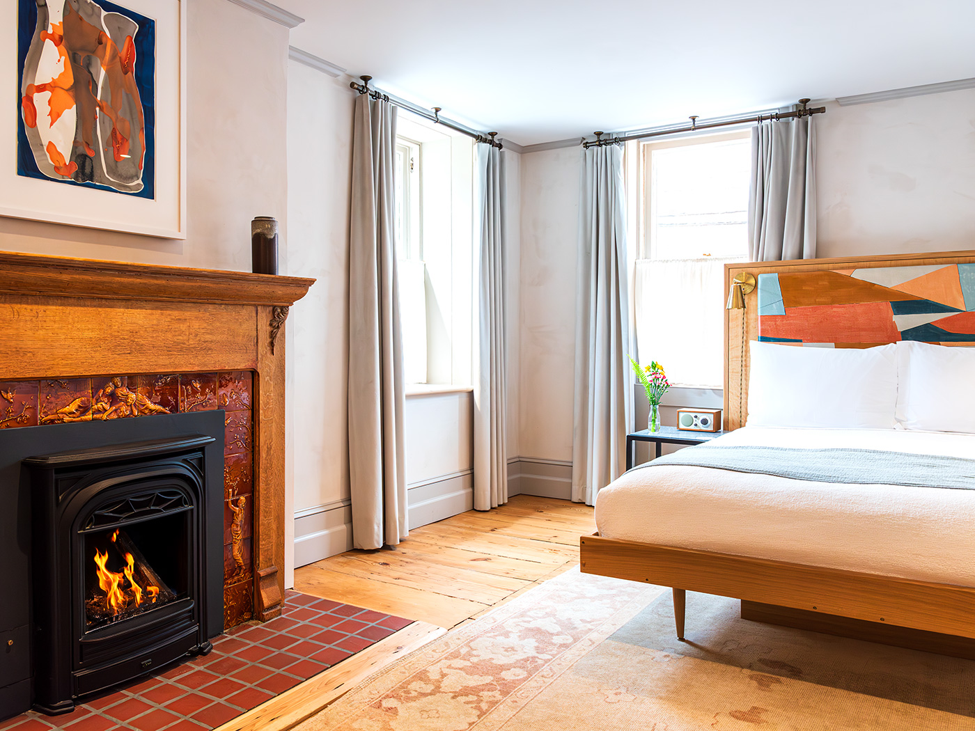 Hotel Kinsley John St Luxury Queen Fireplace R 02