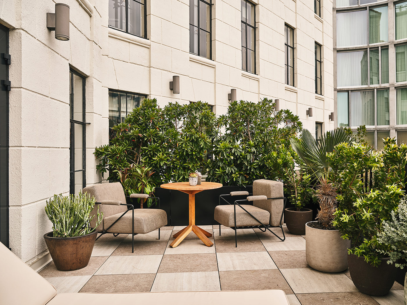 Santa Monica Proper Hotel Landmark Garden Terrace R 02