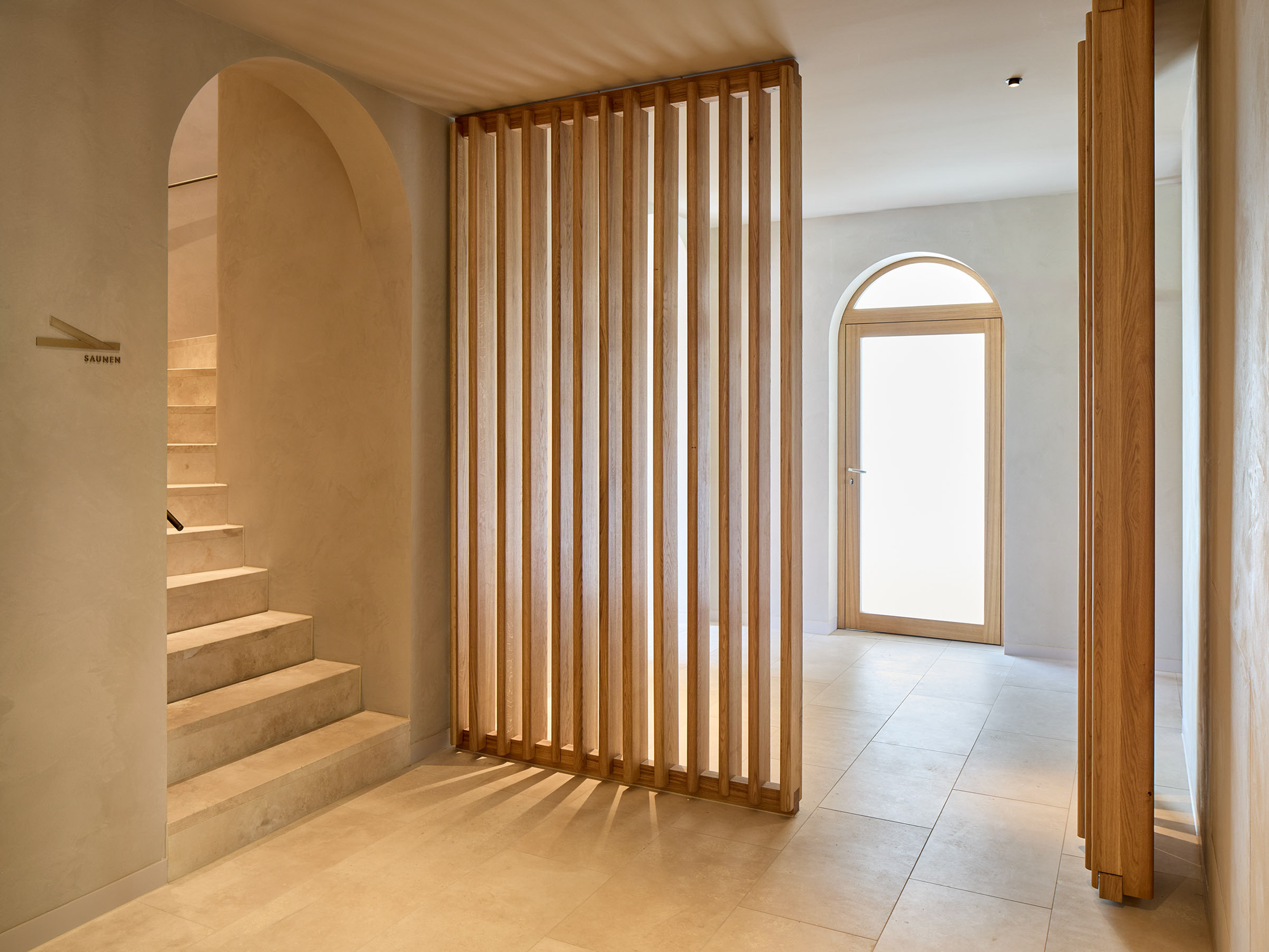 G 24 La Maison Hotel