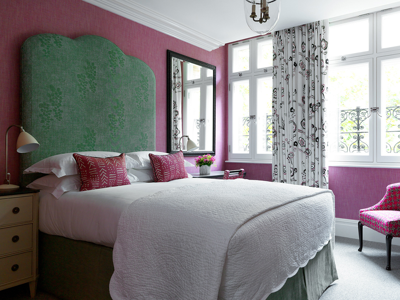 Covent Garden Queen Room R 02