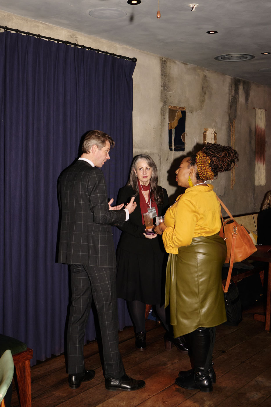 DH24 AEW London Travelpro 16