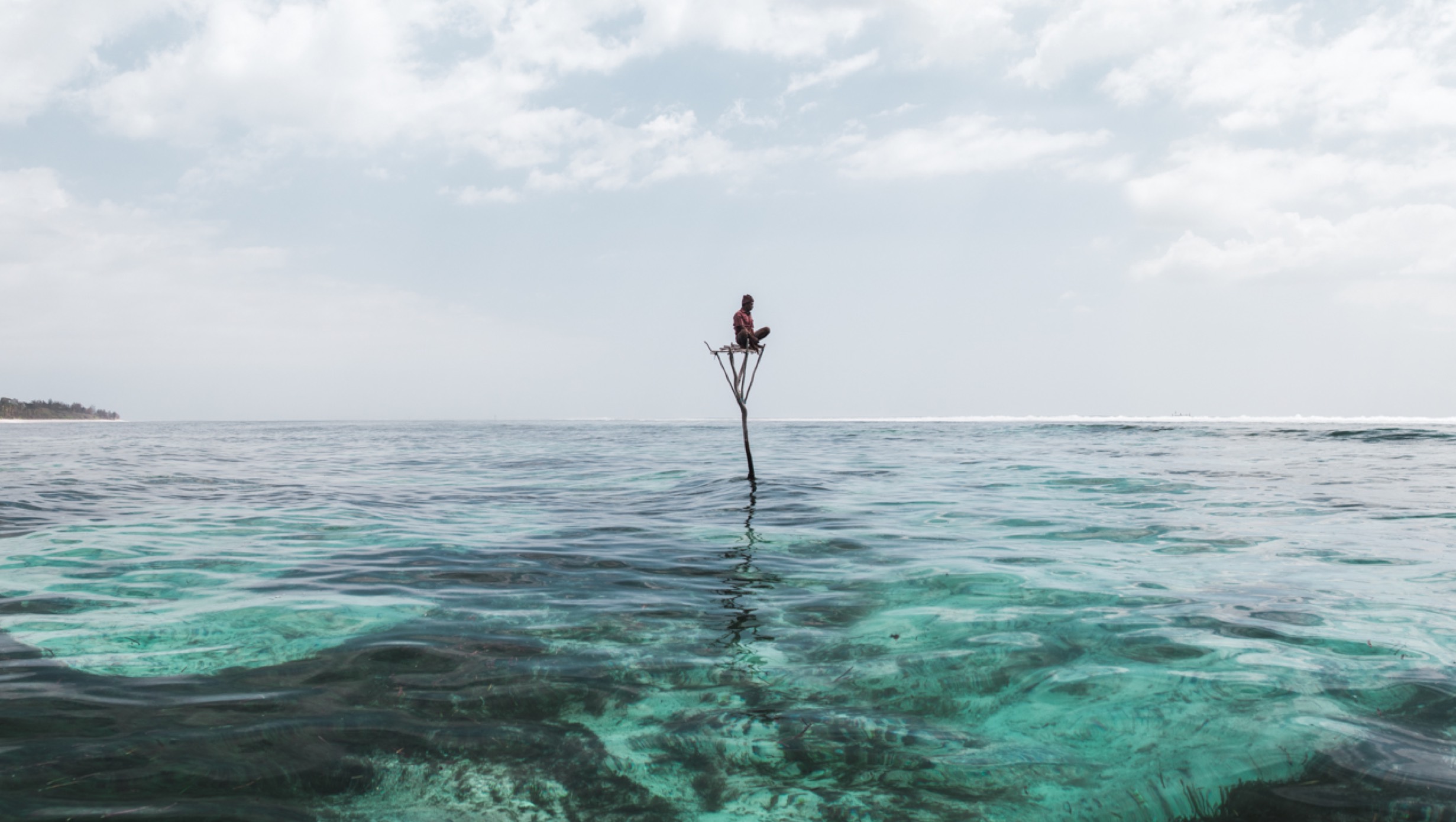 006 Cap Karoso Sea View Man On Pole