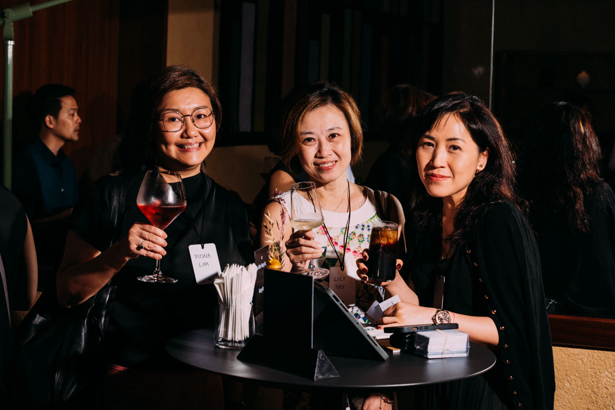 DH SALES24 S Singapore TP 09