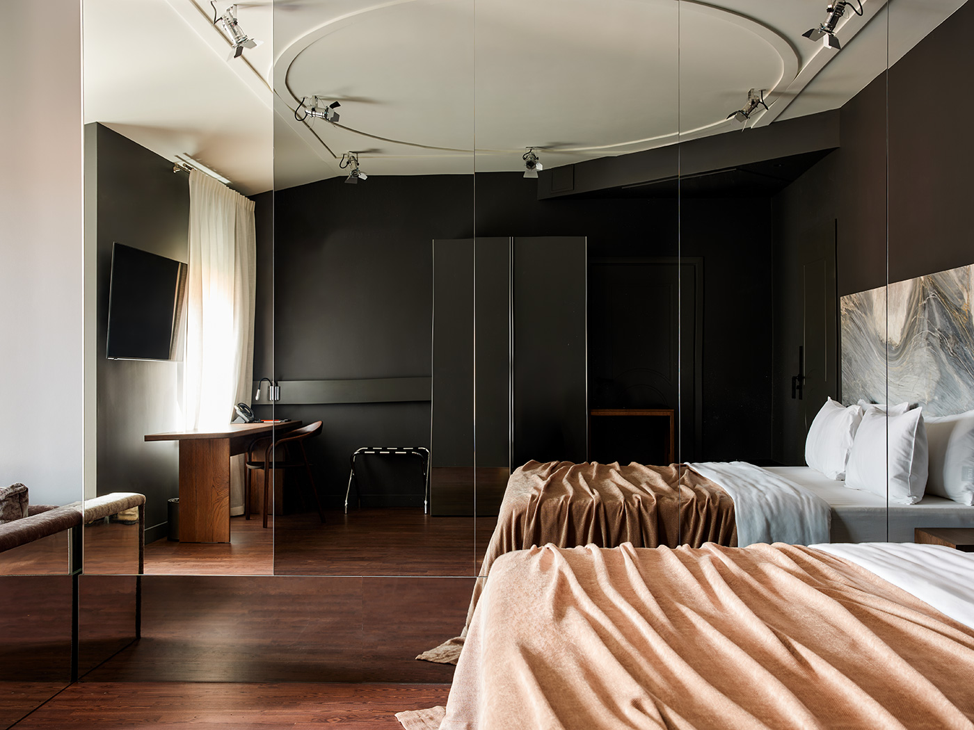 Hotel Reja Deluxe Suite With Terrace V3 02