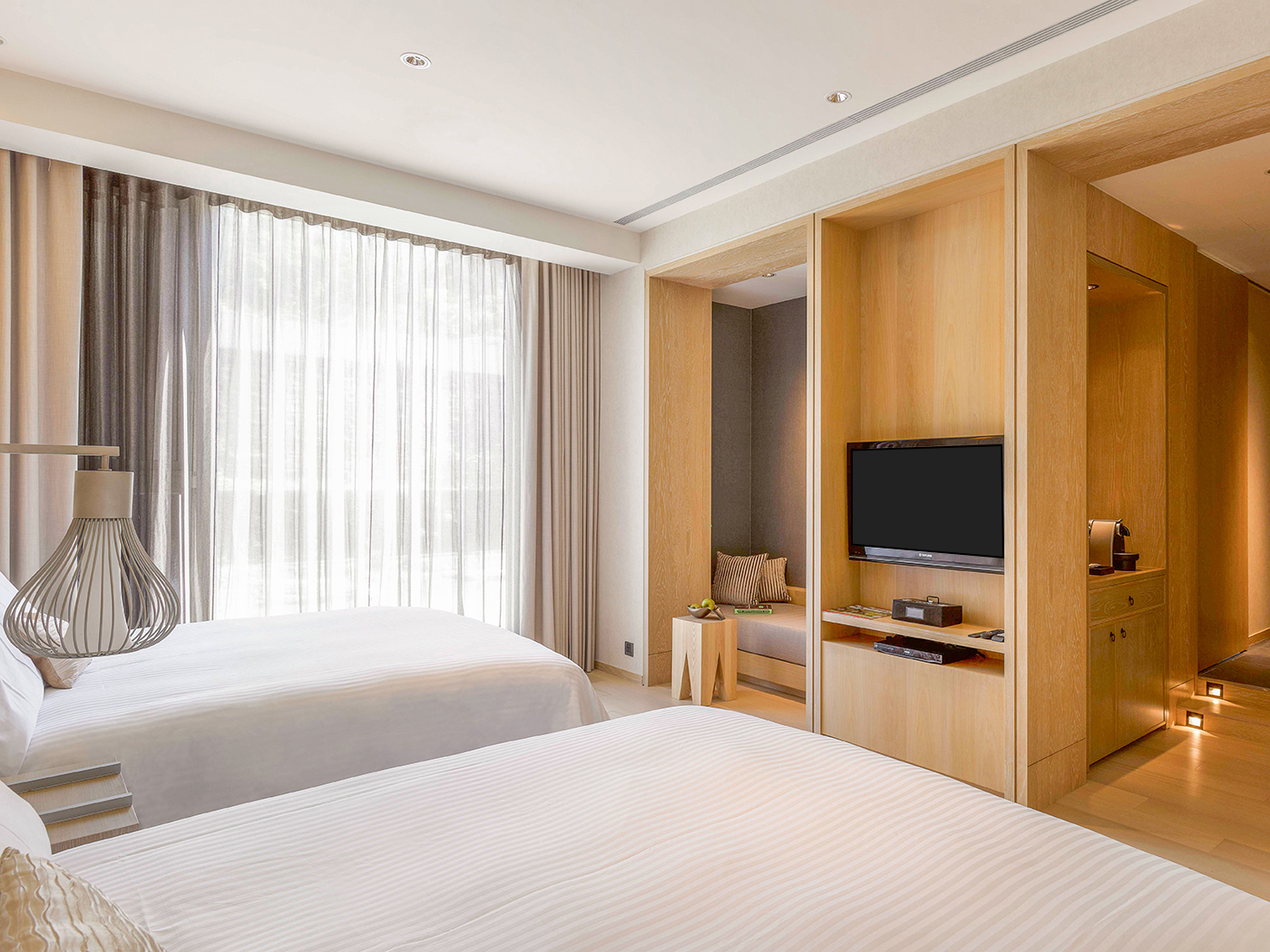 Gloria Manor Garden Family Room R 1