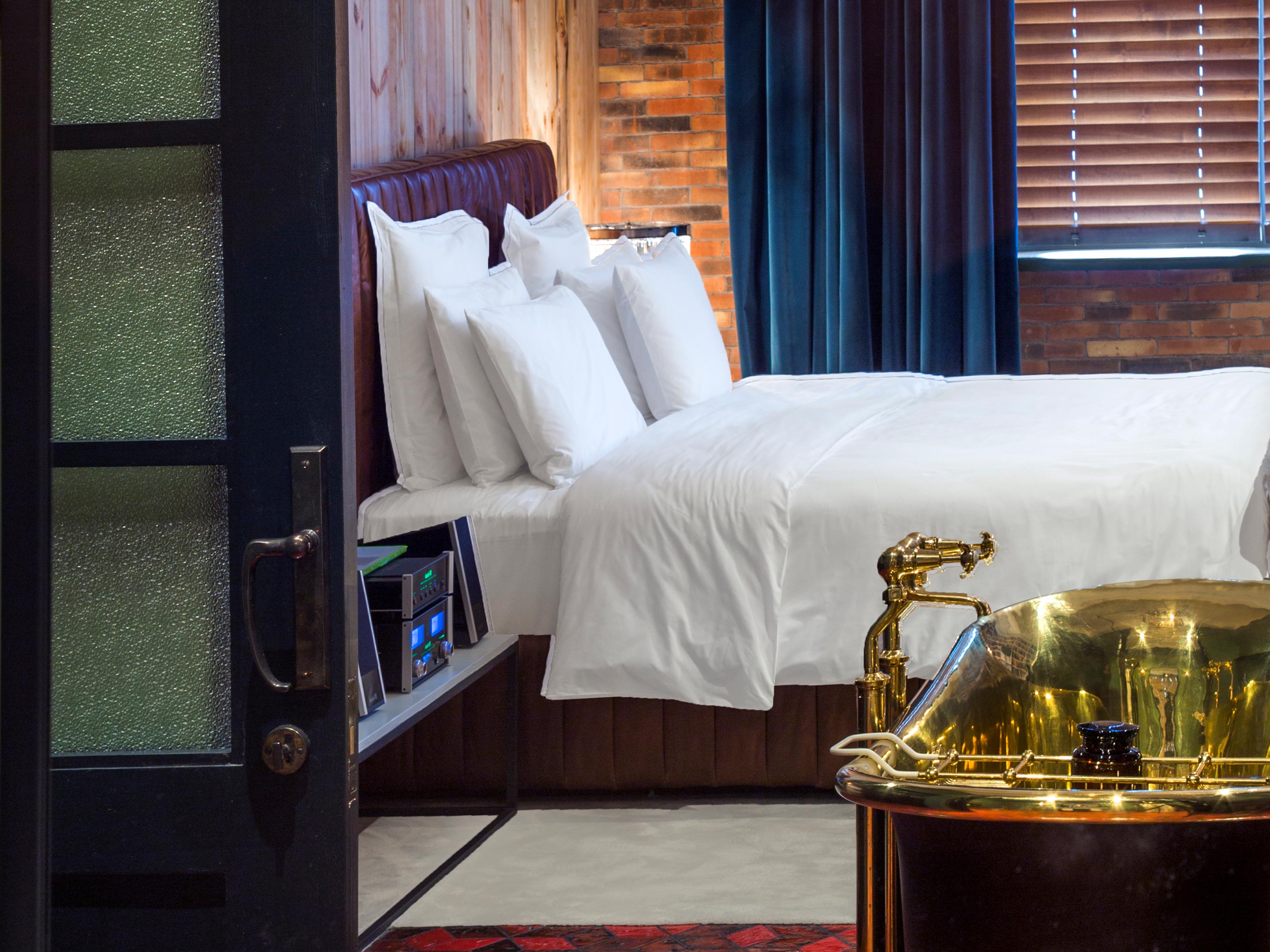 Stamba Hotel Aviator Signature Room in Tbilisi