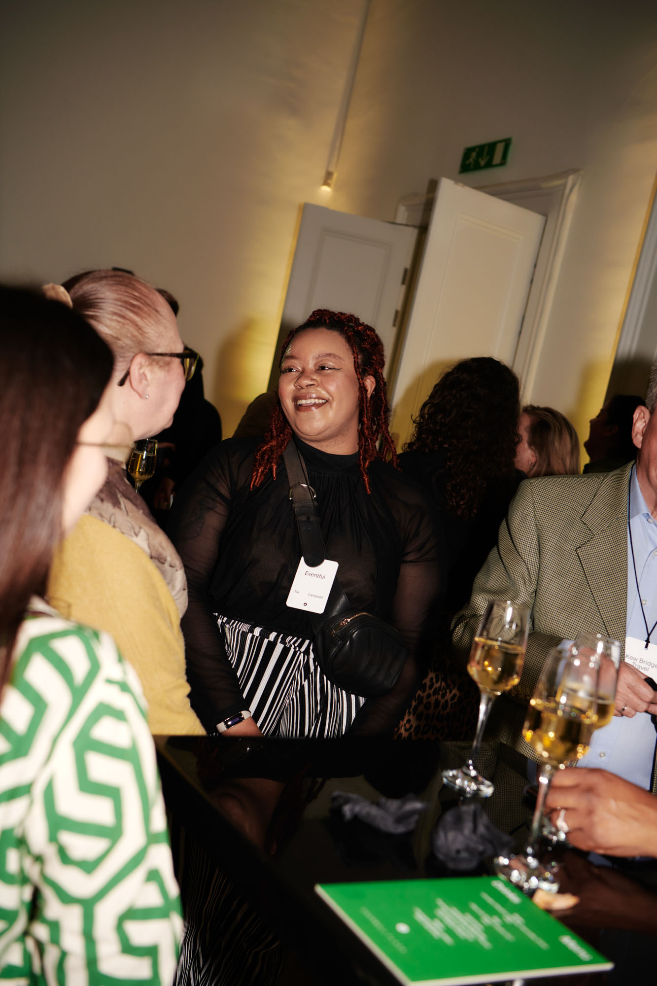 DH SALES24 S London Travelpro 20