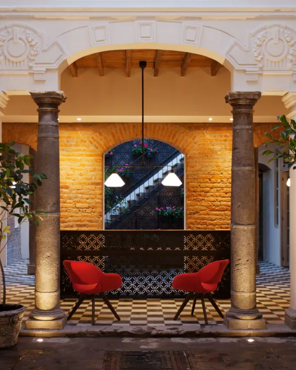 01 Conscious Eye On Carlota