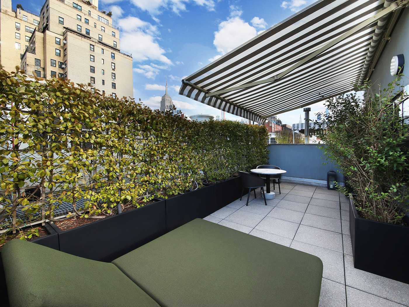 The Moore The Moore Suite R 02