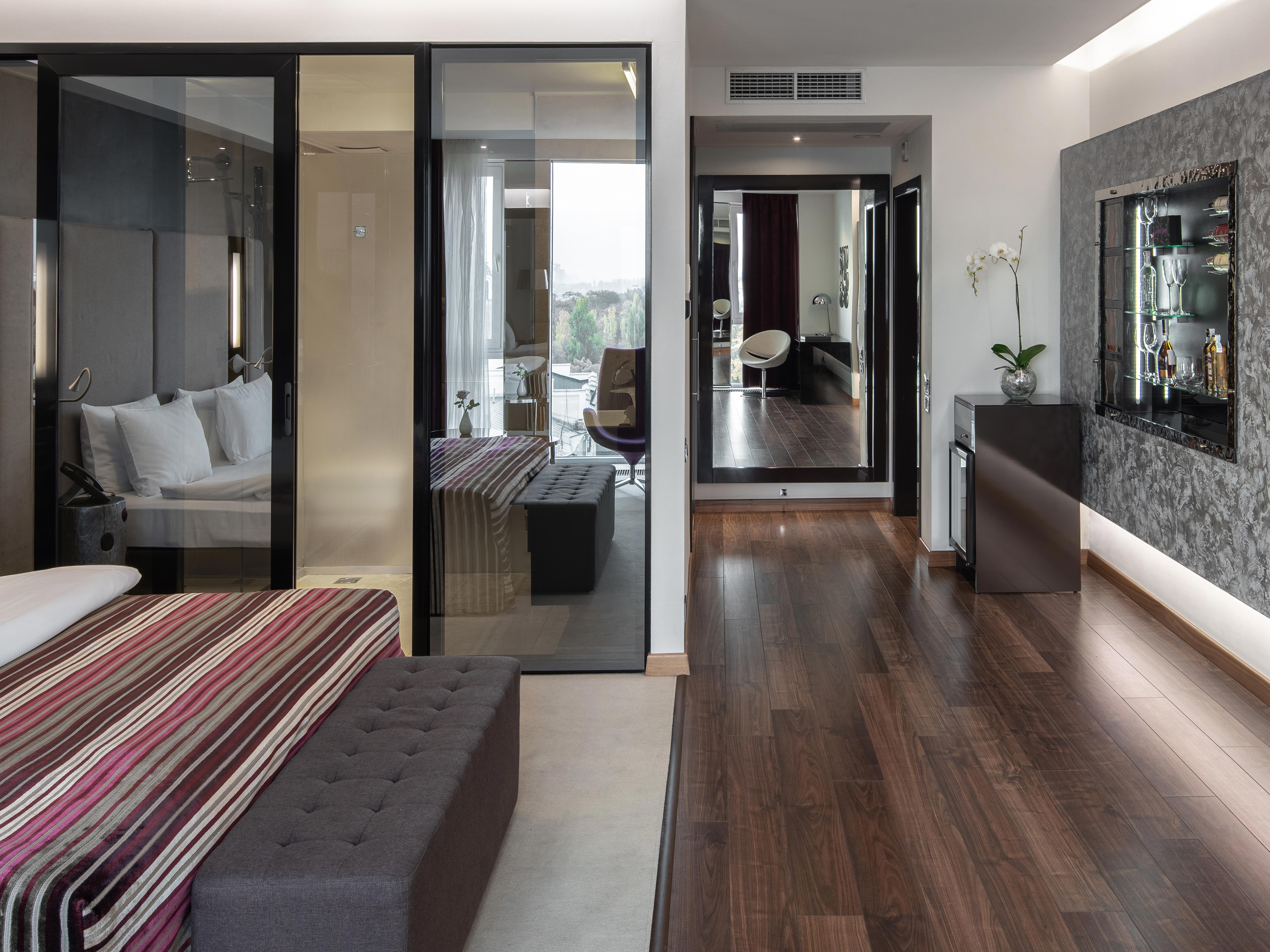 11 Mirrors Rooms in Kiev