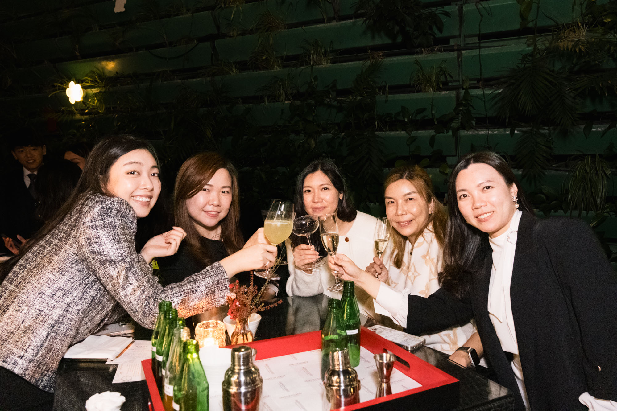 DH SALES24 S Hong Kong Travelpro 17