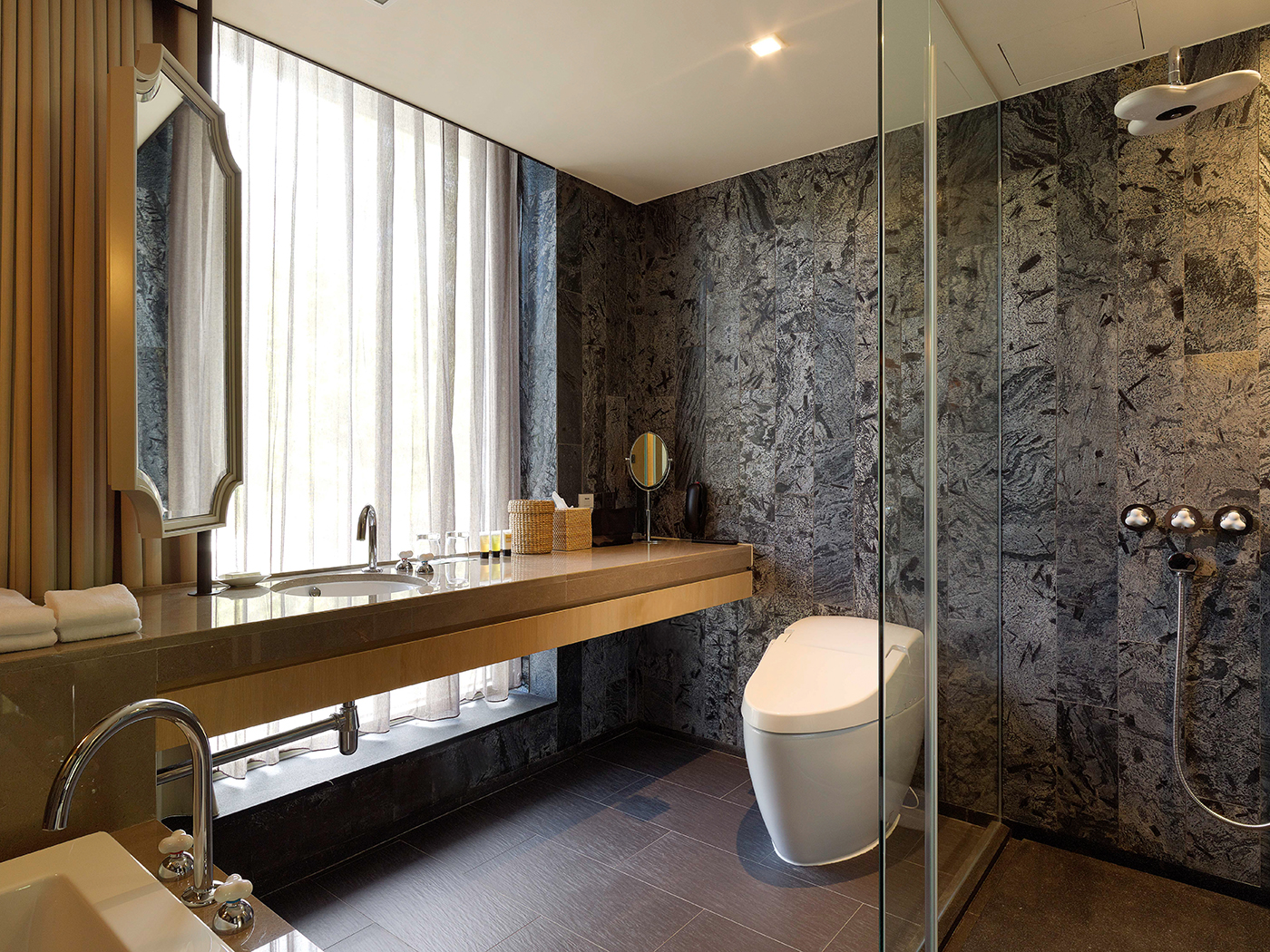 Gloria Manor Garden Room V3 R 05