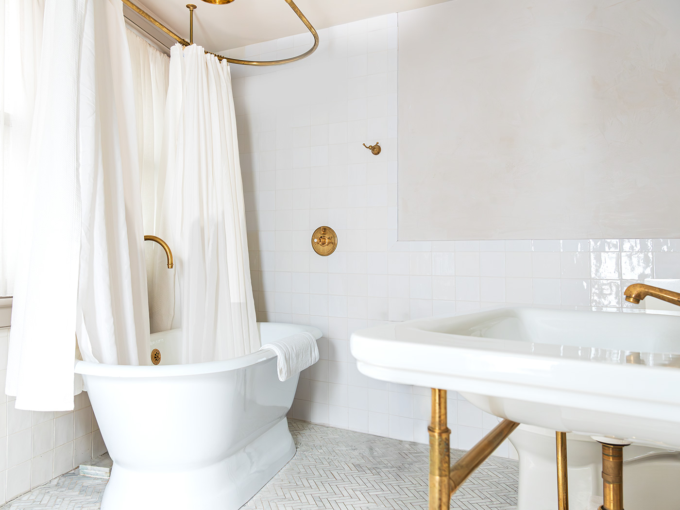 Hotel Kinsley John St Luxury Queen Fireplace R 04