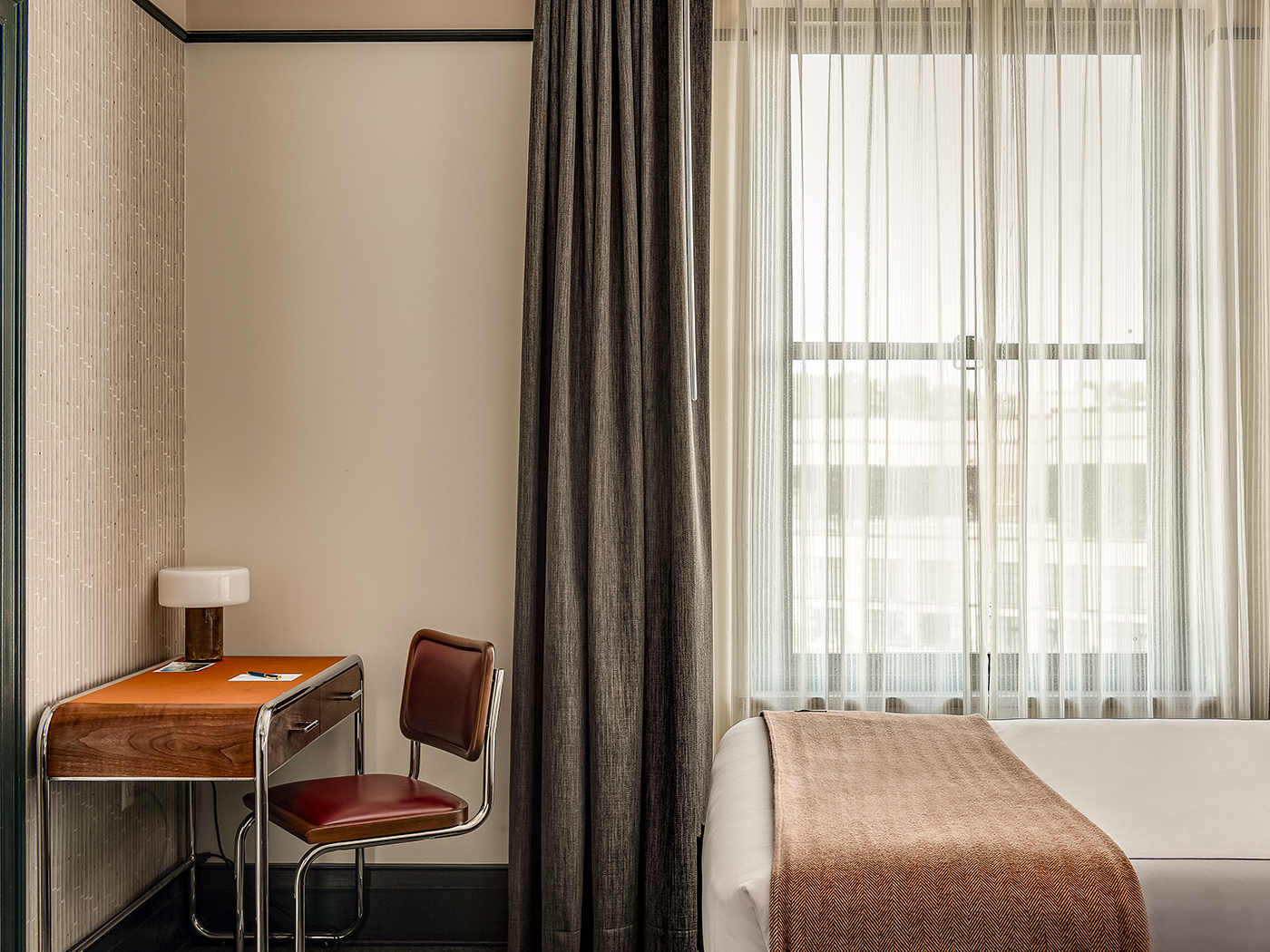 The Flat Iron Hotel Double Queen R 02