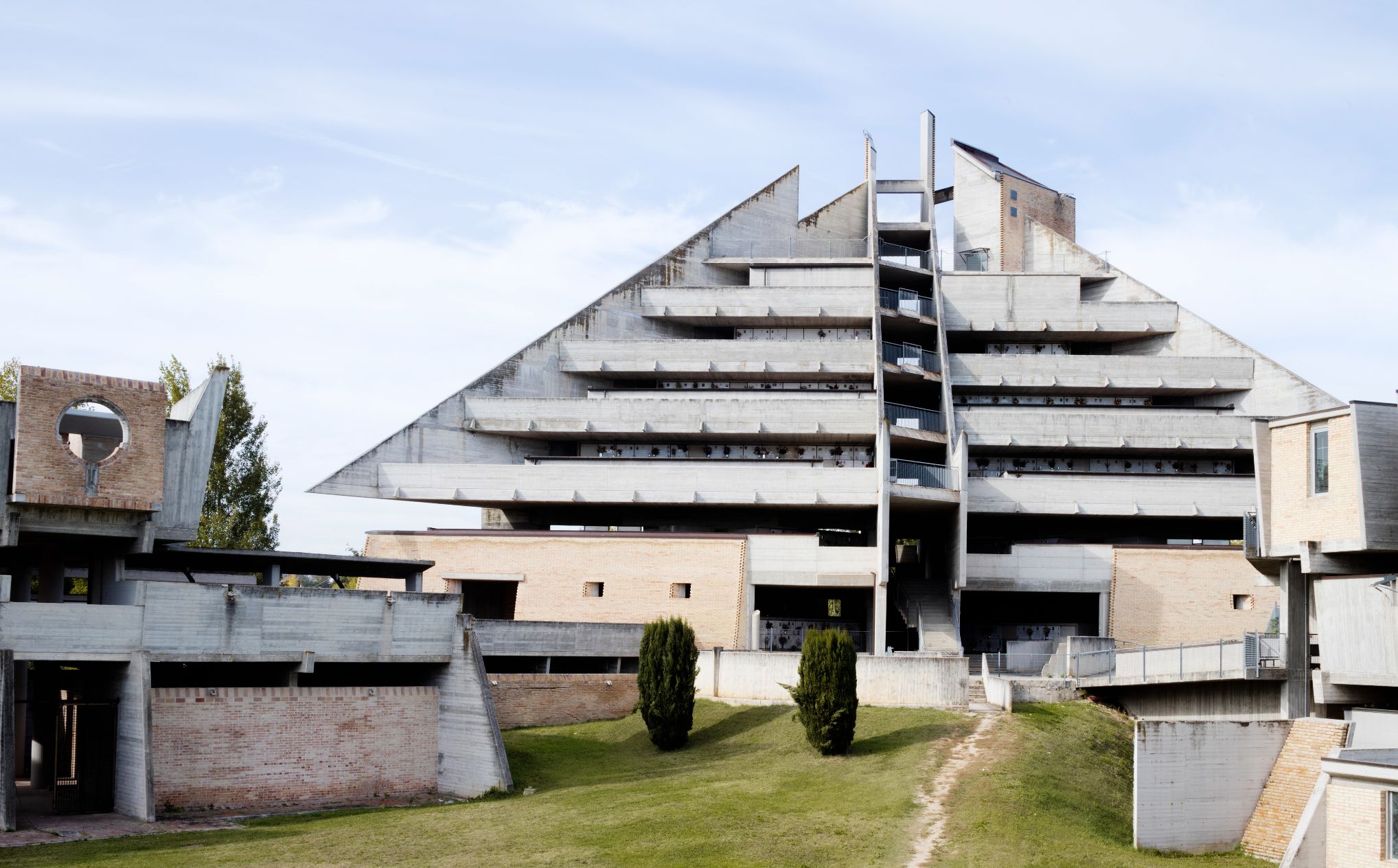 015.2 BF Forgotten Architecture