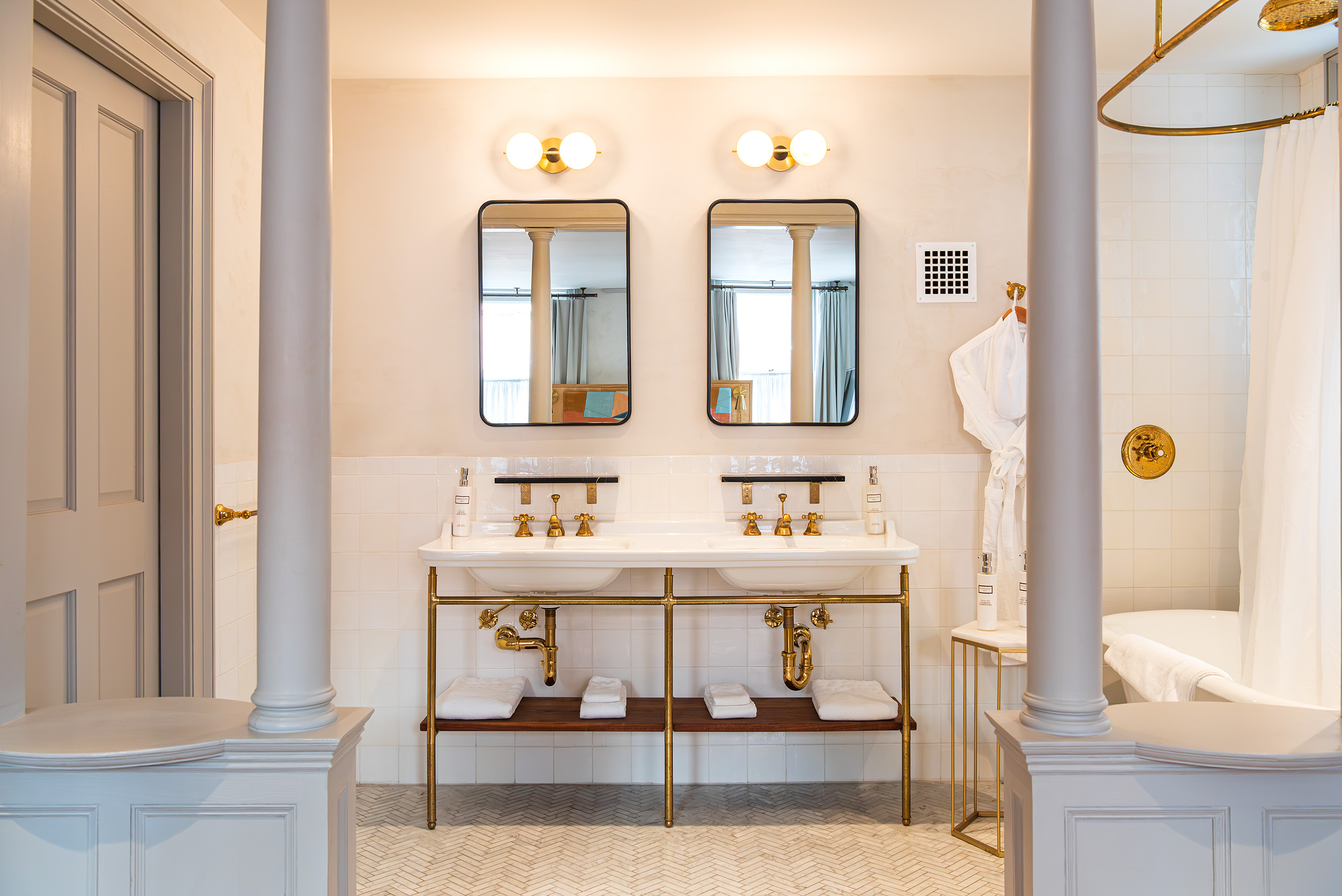 G 11 Hotel Kinsley Kingston Usa