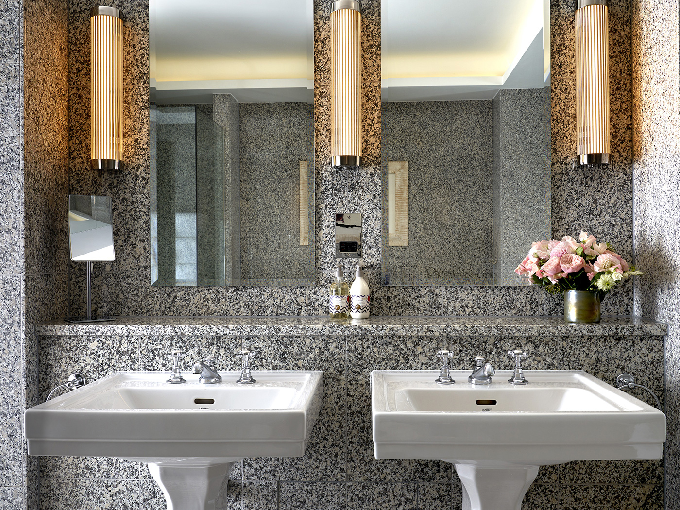 Haymarket Deluxe Room R 04