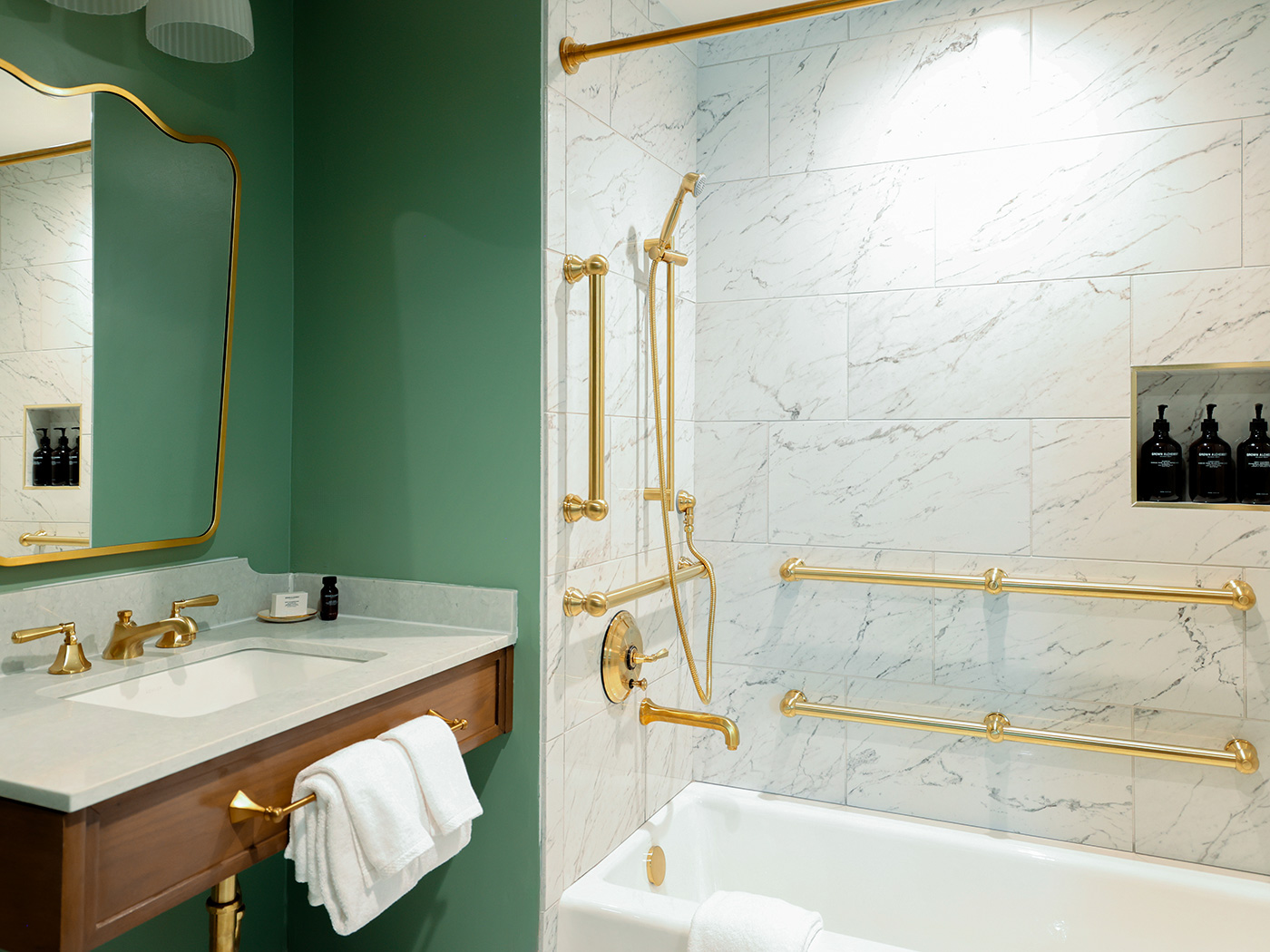 Hotel Granada Accessible Two Queens Guestroom R 04