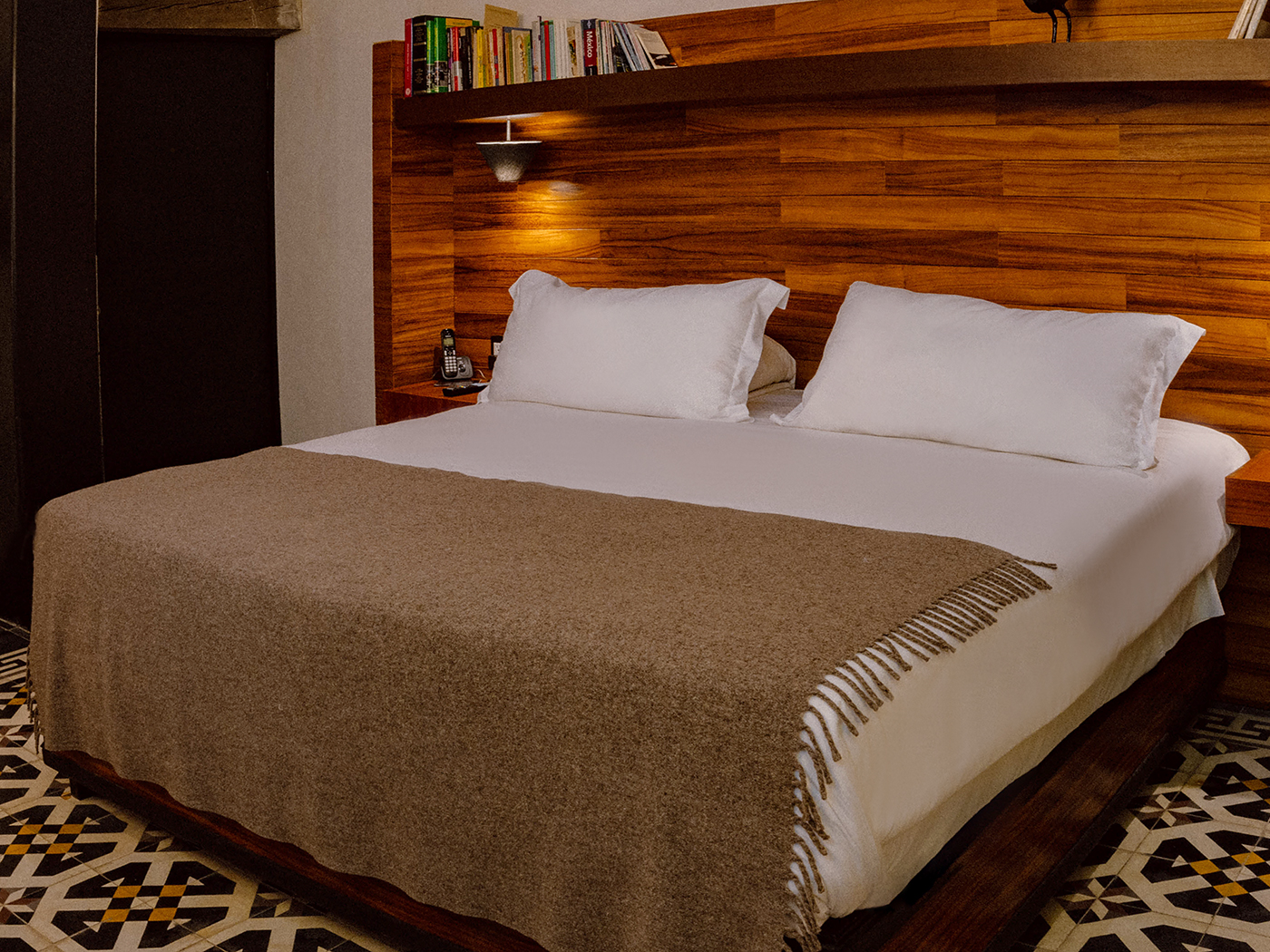 Elena De Cobra Mama Elene R 02 (1)