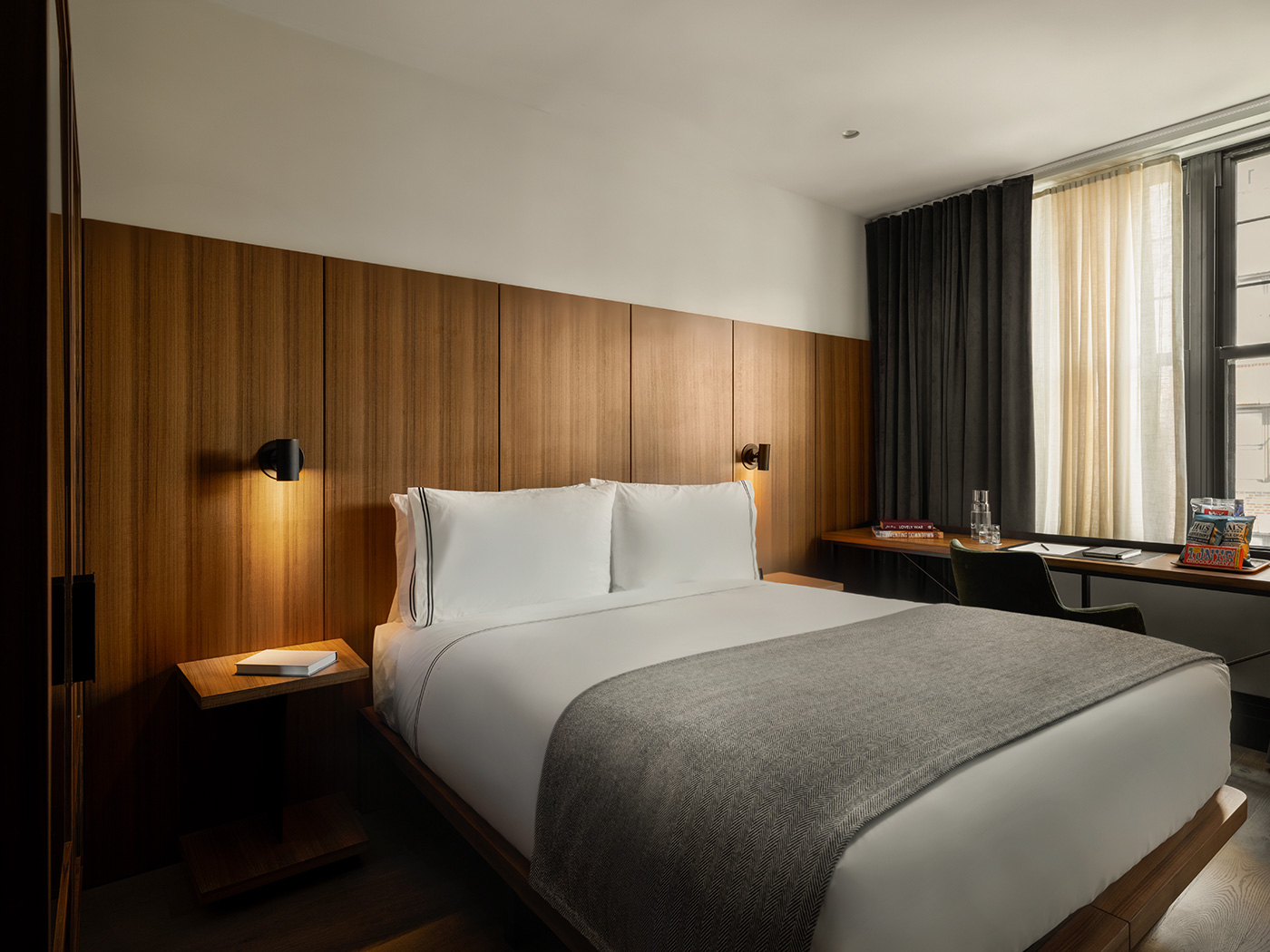 The Moore View Queen R 02