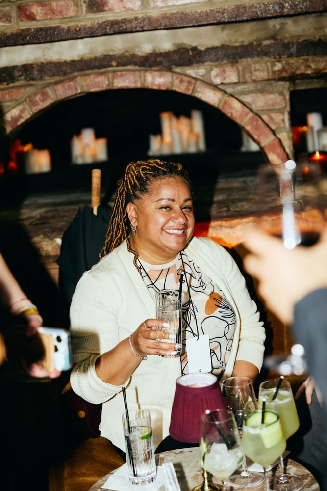 DH SALES24 S NY Travelpro 17