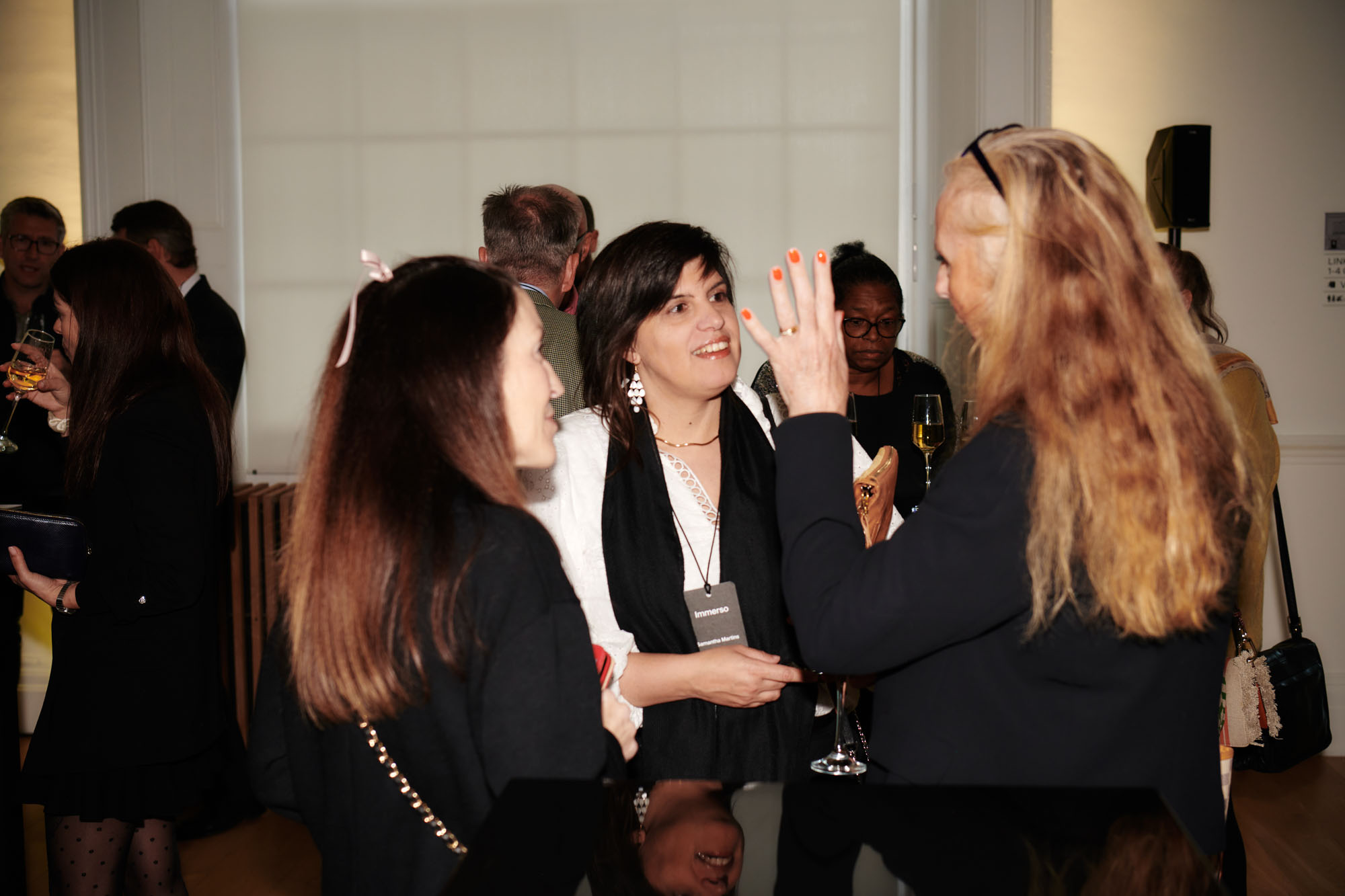 DH SALES24 S London Travelpro 11