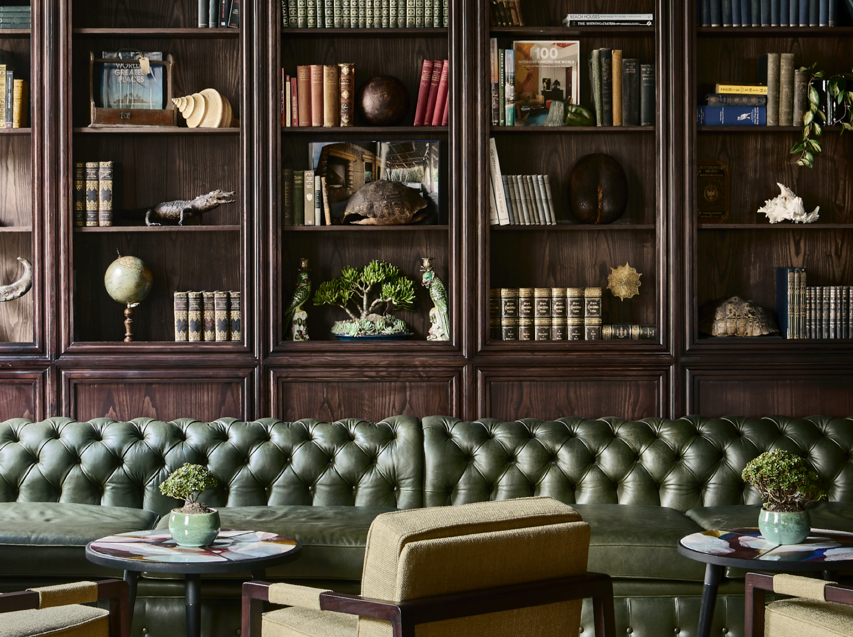 003 Gorgeous George Lobby Shelf