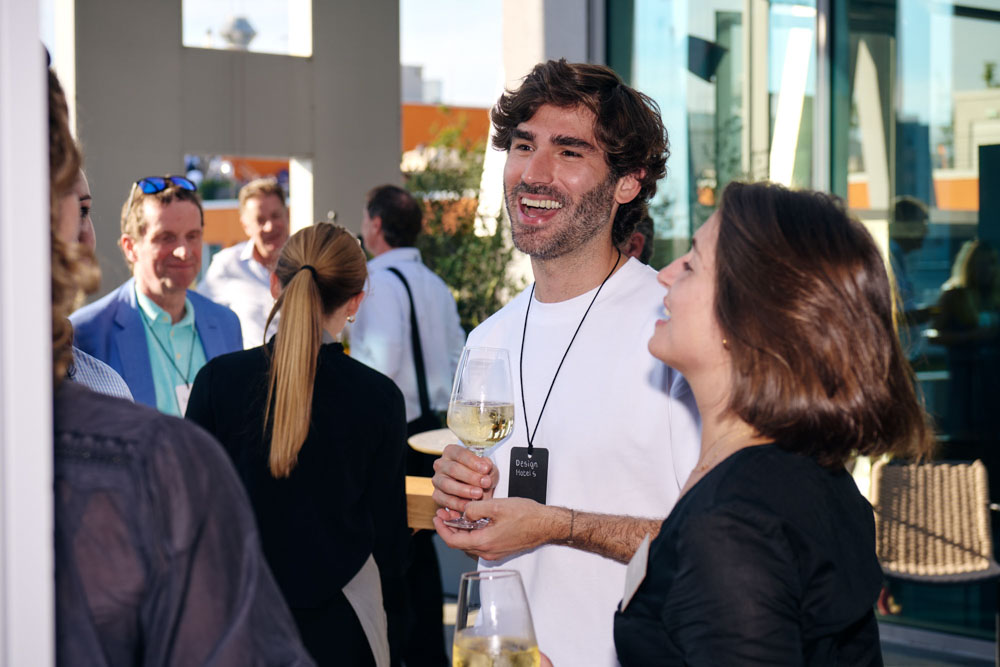 DH24 SALES CE Munich Travelpro11