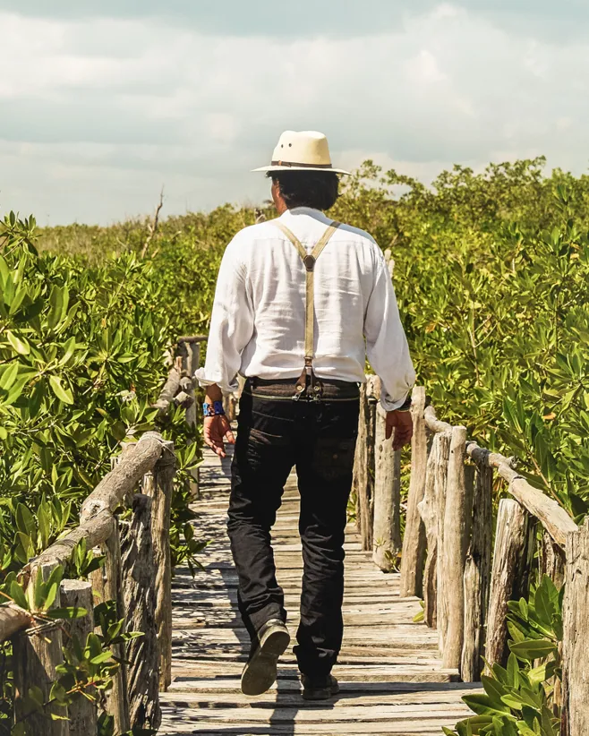 05 Emilio Heredia Walking