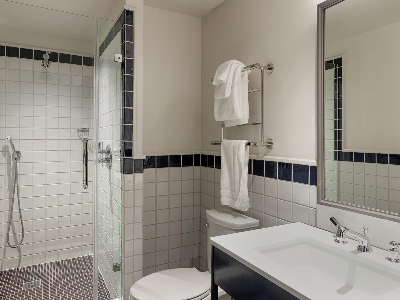 The Flat Iron Hotel Double King R 05