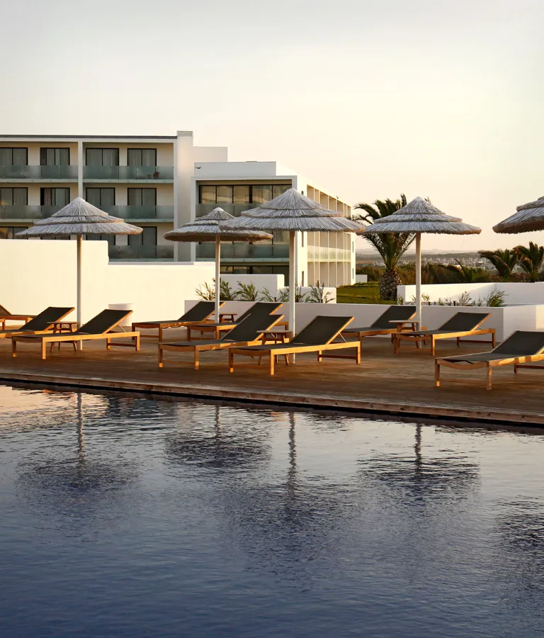 Memmo Baleeira Pool in Sagres