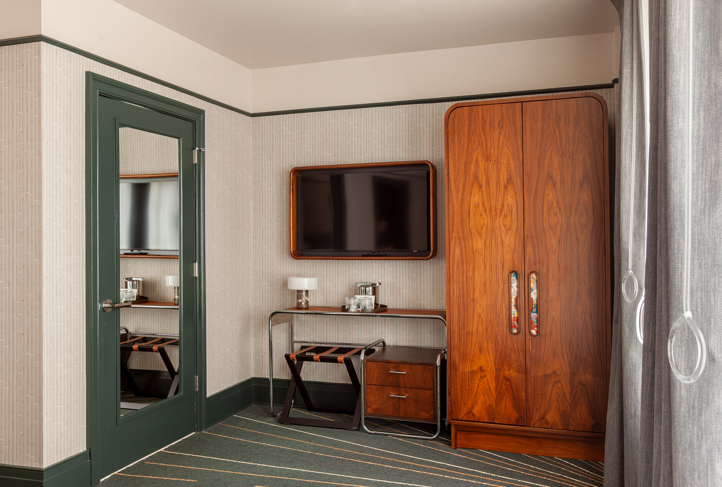 G 18 The Flat Rion Hotel