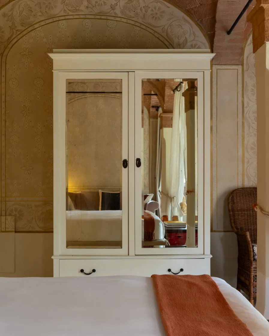 01 DH Sneak Peak Elizabeth Country House KV