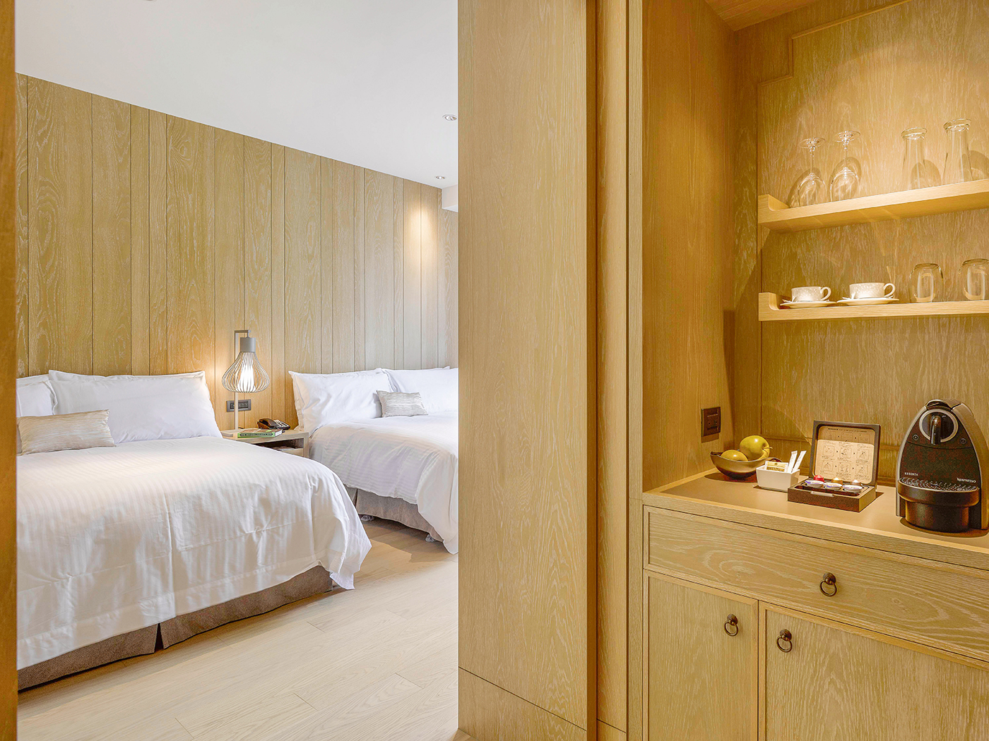 Gloria Manor Garden Family Room R 2