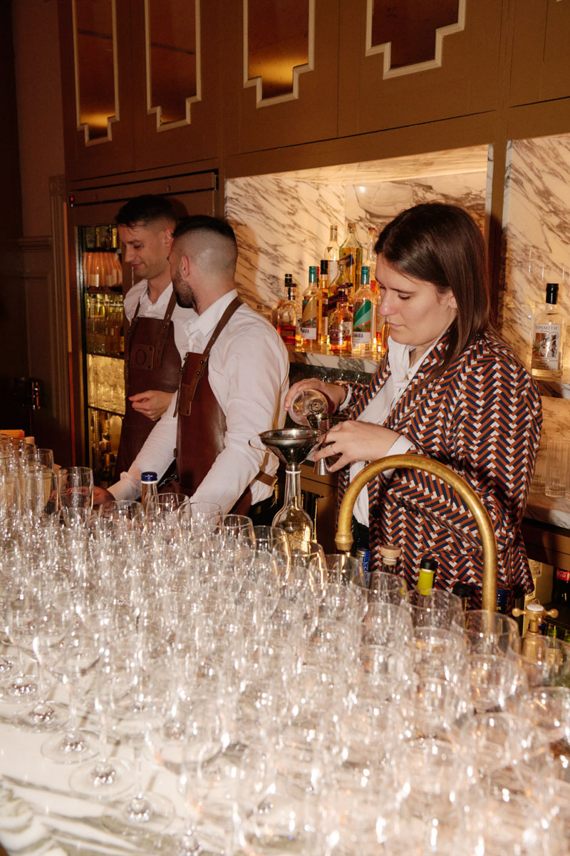 DH24 SALES S London Travelpro 15