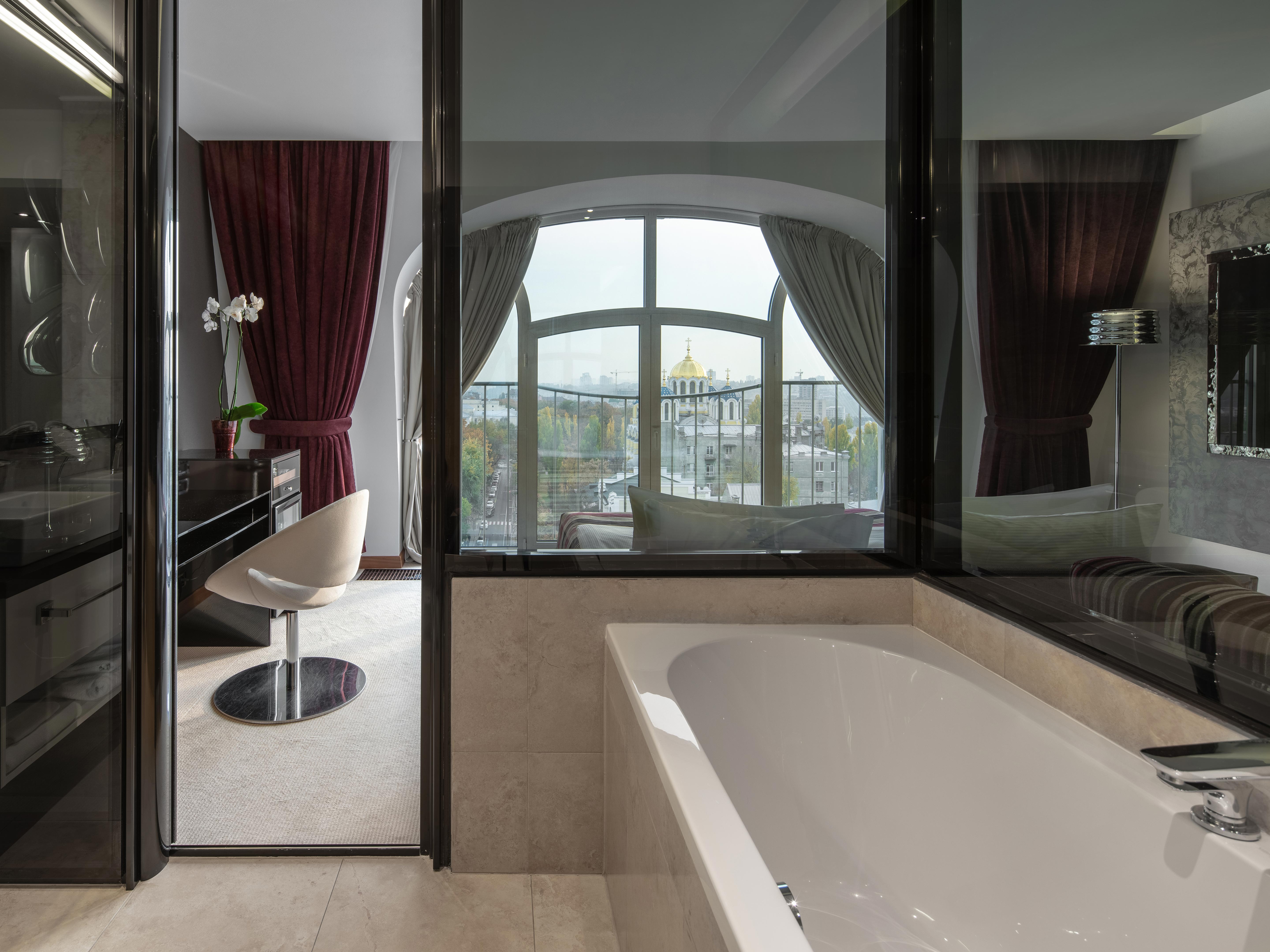 11 Mirrors Rooms in Kiev