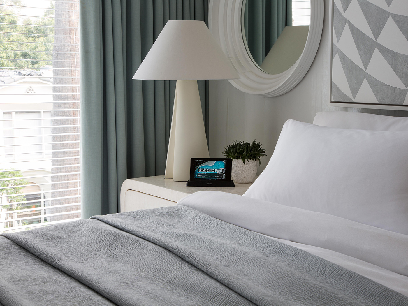 Avalon Beverly Hills Classic King Cannon Building R 03