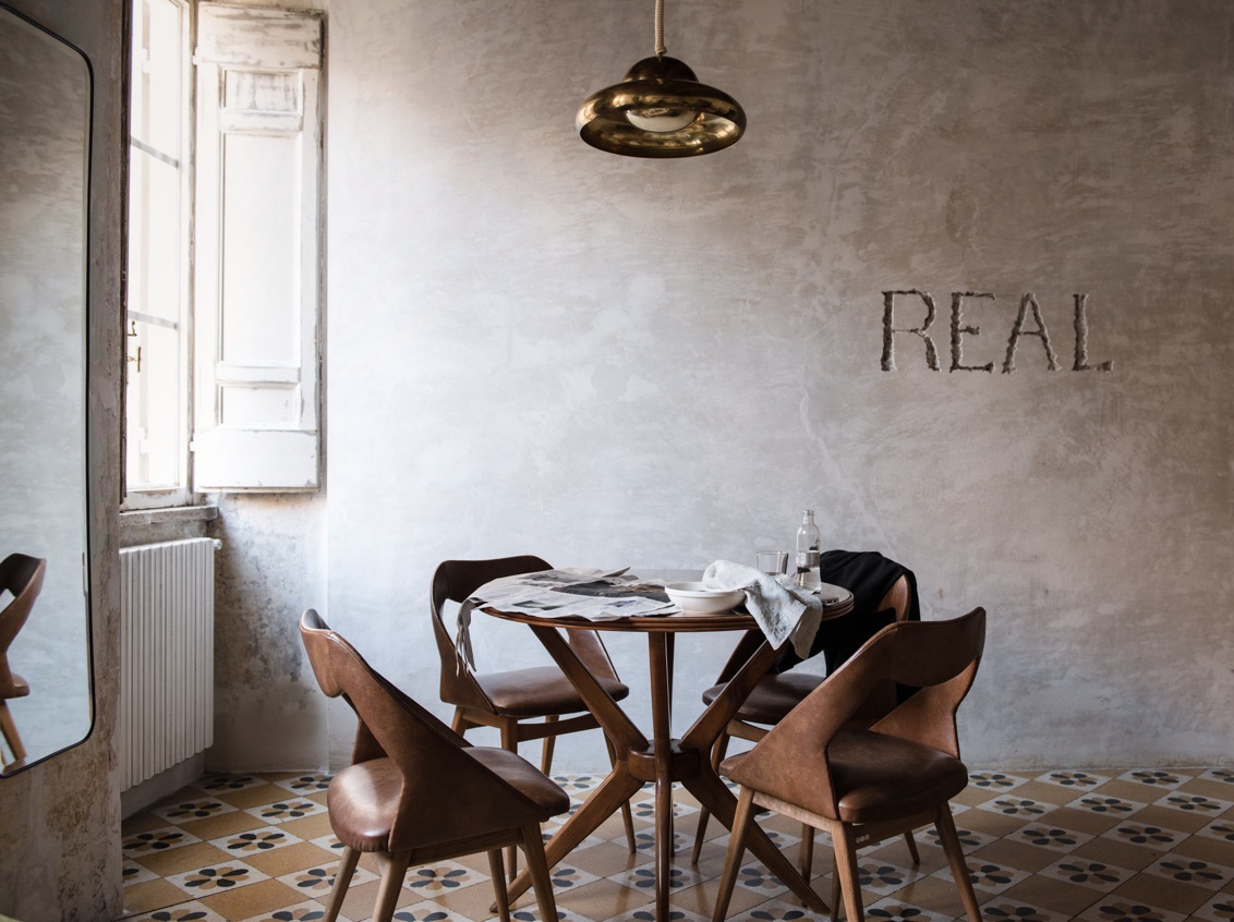 002 G Rough Room Table